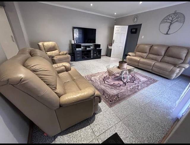 4 BEDROOM HOUSE FOR SALE IN KWAGGASRAND